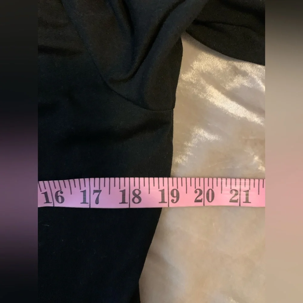 Taylor Swift shirt long sleeve black size medium Swiftie spell out EUC GS B58 - Picture 4 of 6